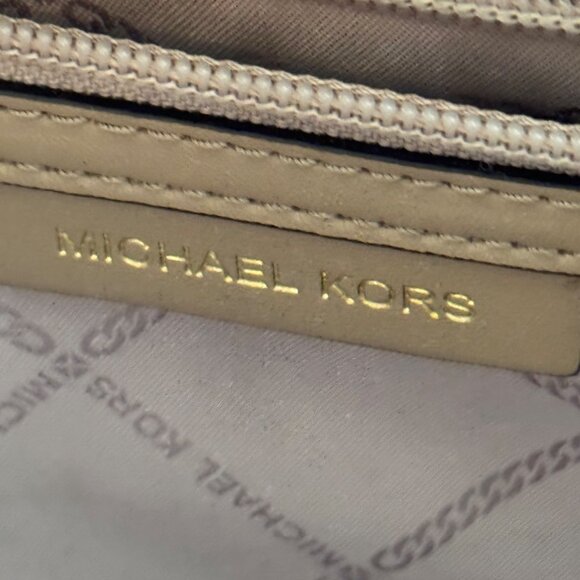 Michael Kors Beige Leather Satchel Bag With Adjustable Strap & Gold Hardware - Picture 7 of 12